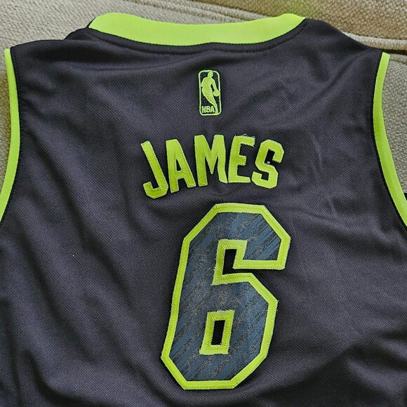 ADIDAS LeBron James Miami Heat *LIMITED EDITION* JERSEY and SHORTS SET - Picture 6 of 14